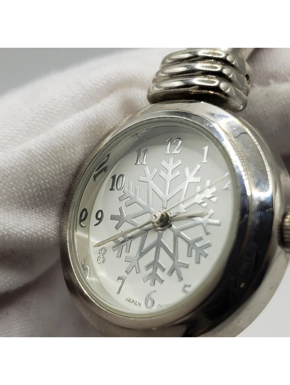 Snowflake Dial Quartz Cuff Band Watch Women 25mm Silver Tone New Battery